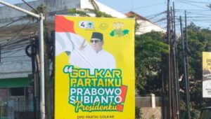 Baliho “Prabowo Subianto Presidenku” Menghiasi Jalanan Kota Surabaya