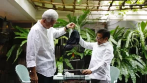 Ganjar Beri Hadiah Sepasang Burung kepada Muhaimin