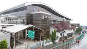 Catat Ya! Keberangkatan 13 Kereta Api dari Stasiun Gambir Dialihkan ke Jatinegara