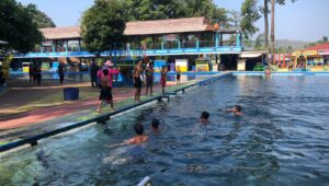 Rasakan Sensasi Berenang Bersama Ikan di Objek Wisata Cibulan Kuningan