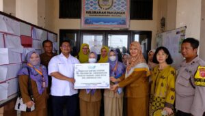 Pelindo Regional 2 Cirebon Serahkan Bantuan Cegah Stunting