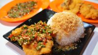 Icip-Icip Ayam Makmur di Ayam Nelongso Cirebon, Rasanya Nampol Harganya Gak Bikin Kantong Jebol