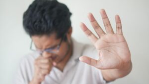 Tips Atasi Batuk saat Cuaca Panas