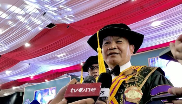 Jenderal Dudung Abdurachman Dikukuhkan Jadi Guru Besar STHM