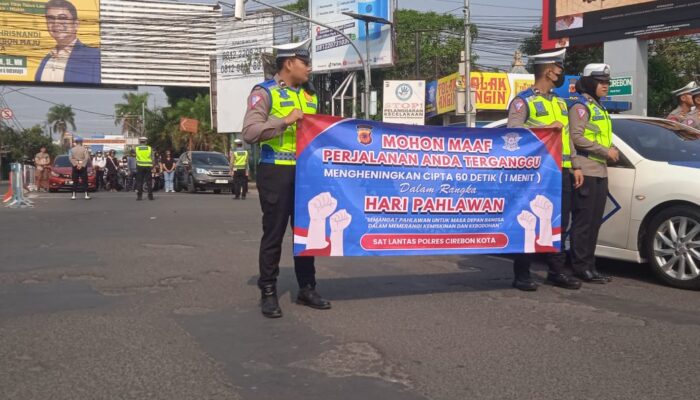 Berjalan Khidmat, Satlantas Polres Cirebon Kota Peringati Hari Pahlawan Bersama Pengendara