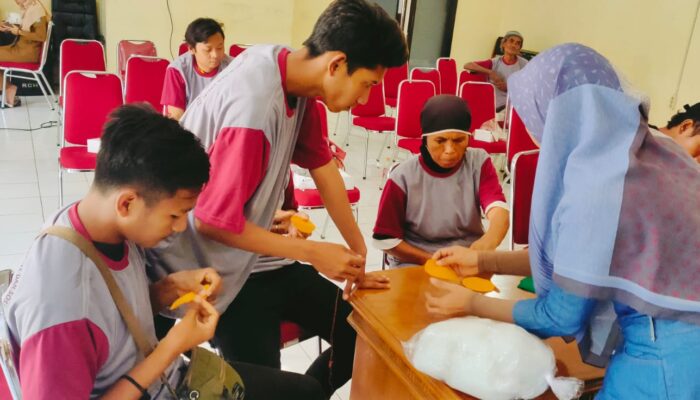 Melalui Program Rehsos Pemkab Cirebon Berhasil Antarkan Ratusan Bantuan