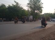 Banyak Pengendara Melawan Arus di Perlintasan Kereta, Satlantas Polres Ciko Beri Imbauan