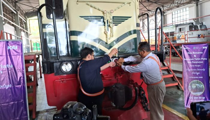 Livery Lokomotif Tahun 1953-1991 Dihadirkan Kembali di Daop 3 Cirebon, Simak Sejarahnya