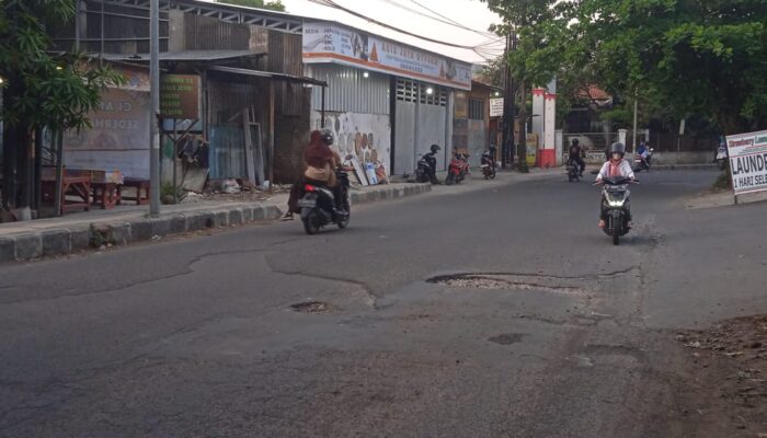 Pemkot Cirebon Anggarkan Rp 300 Juta untuk Perbaikan Jalan Rusak