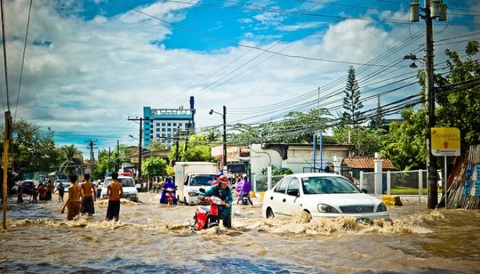 Antisipasi Banjir Rob, Lurah Kesenden Cirebon Imbau Masyarakat tak Buang Sampah Sembarangan