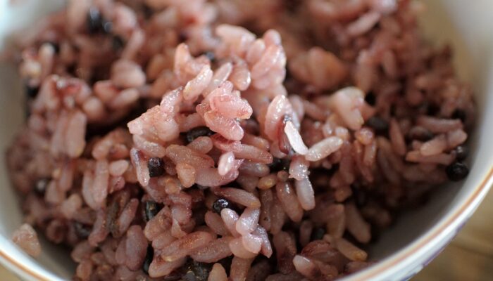 Tips Memasak Beras Merah Tetap Pulen dan Enak