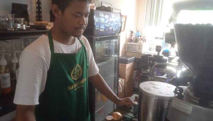 Menikmati Kopi Buatan Barista Tuna Rungu Pertama di Cirebon