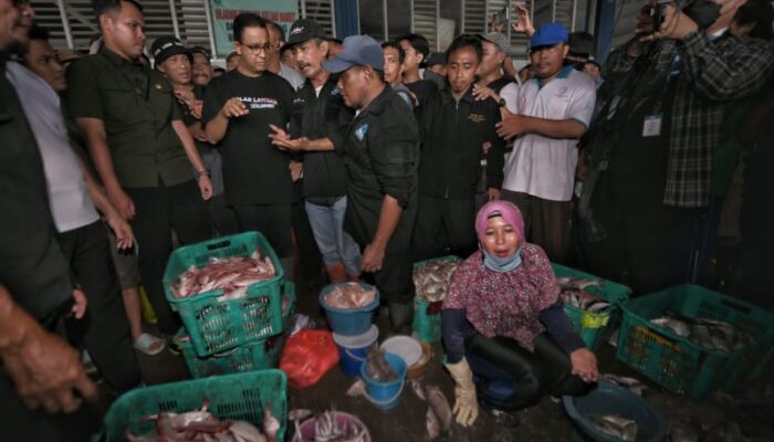 Anies Jamin Ketersediaan Solar dan Permudah Nelayan Peroleh Izin Melaut