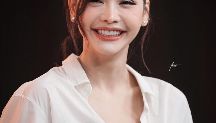 Lima Potret Cantik Engfa Waraha, Penyanyi Asal Thailand