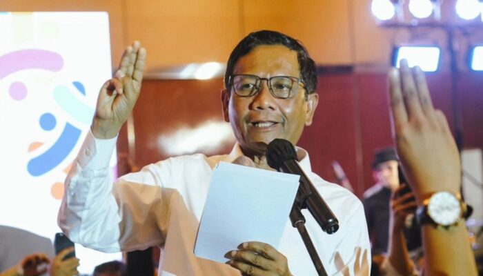 Persiapan Debat Cawapres, Mahfud Md Rajin Baca Isu Ekonomi di Koran