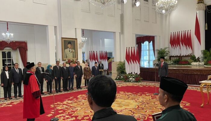 Dilantik Jadi Hakim Konstitusi, Berikut Biodata Asrul Sani