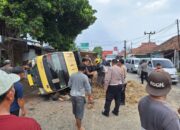 Dump Truck Oleng Timpa Pengendara Motor di Jalur Pantura Palimanan Cirebon