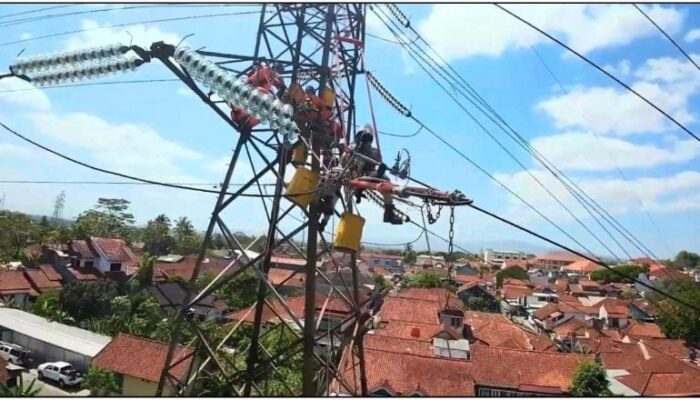 Lakukan pemeliharaan, PLN Wujudkan Listrik Andal Selama Arus Balik Nataru 2024