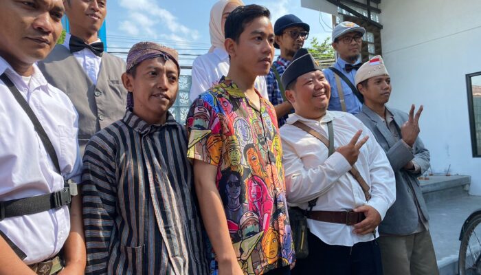 Gibran Bantah Makan Siang Jokowi Bareng Prabowo Sebagai Bentuk Dukungan