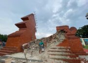 Bupati Cirebon Minta Ambruknya Gapura Alun-alun Pataraksa Segera Dievaluasi