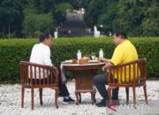 Usai Makan Malam Bareng Prabowo, Jokowi Olahraga dan Sarapan dengan Airlangga
