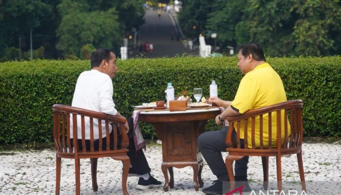 Usai Makan Malam Bareng Prabowo, Jokowi Olahraga dan Sarapan dengan Airlangga