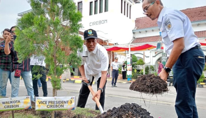 Dukung Gerakan Satu Juta Pohon, Daop 3 Cirebon Tanam Ratusan Pohon