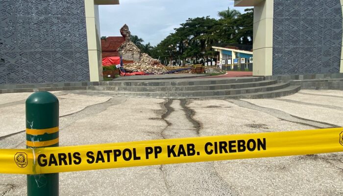 Melihat Gapura Alun-alun Pataraksa yang Cuma Tersisa Puing-Puing