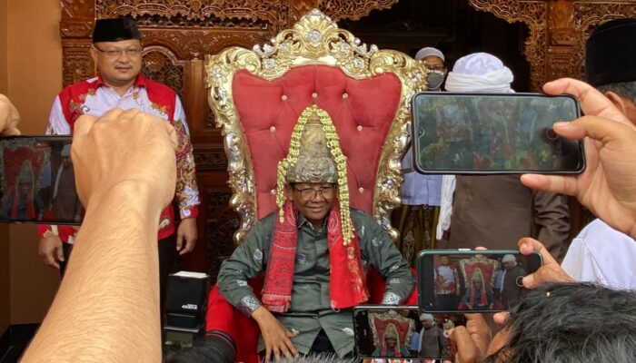 Datang ke Padepokan Anti Galau, Mahfud MD Kupas Soal Santet