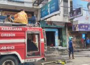 Toko Kosmetik di Jalan Pekiringan Kota Cirebon Terbakar, 7 Unit Mobil Damkar Diterjunkan