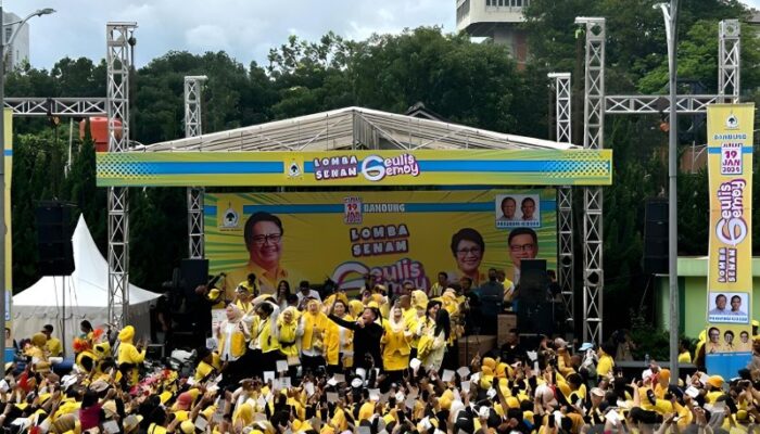 Warga Bandung Antusias Ikut Senam Geulis Gemoy Meski Diguyur Hujan