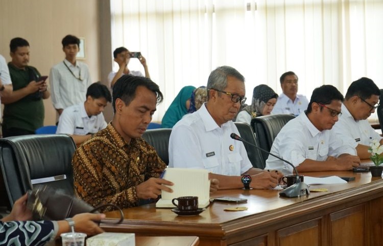 Ketua DPRD Kota Cirebon forum konsultasi publik Rencana Kerja Perangkat Daerah (RKPD) 2025 di Aula Gotrasawala Kantor Bapelitbangda, Rabu (21/2/2024).