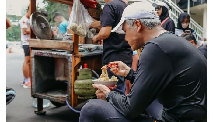 Jelang Debat Terakhir, Ganjar Santap Mi Ayam di CFD