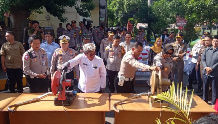 Polresta Cirebon Musnahkan Ribuan Miras dan Knalpot Brong