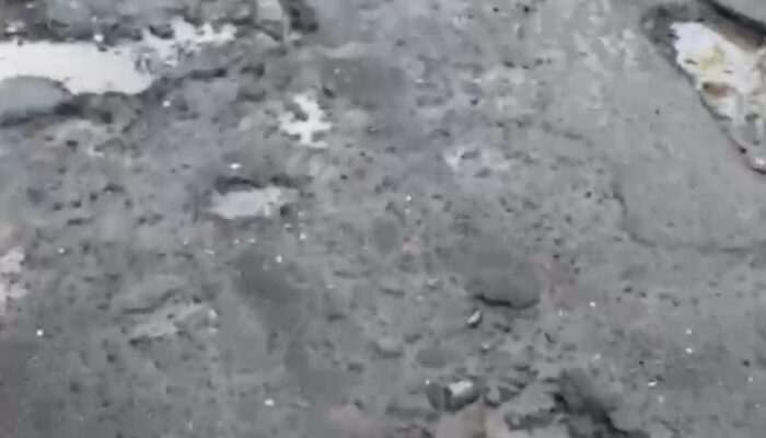 Jalan Rusak di Cirebon, Warga: Kami Dibiarkan Nikmati Lintasan Offroad