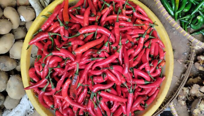 Harga Cabai Merah di Pasar Sumber Cirebon Mencapai Rp 80.000 Per Kilogram