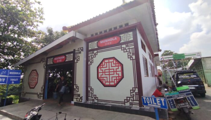 SPBU Ciperna Percantik Rest Area, Musalanya Bertemakan China