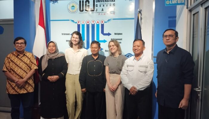 Student Exchange, Dua Mahasiswi Asal Belanda Ikuti Pembelajaran di FK UGJ Cirebon