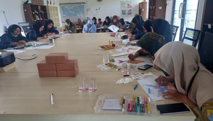 Perpustakaan Cirebon Power, Gelar Pelatihan Menggambar untuk Guru TK