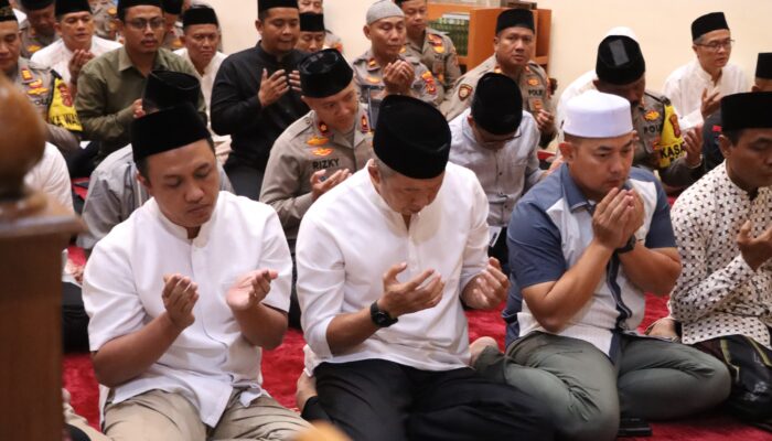 Tarhim di Masjid Adz Dzikra Polres Ciko, Forkopimda Kota Cirebon Kompak