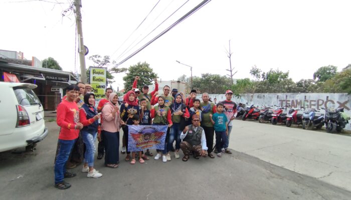 “Romadonasi” Baderhood Cirebon, Bagi-bagi Paket Makanan Buka Puasa di Arjawinangun