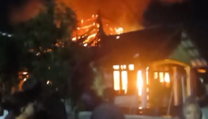 Diduga Korsleting Bola Lampu, Satu Rumah di Desa Keduanan Cirebon Terbakar