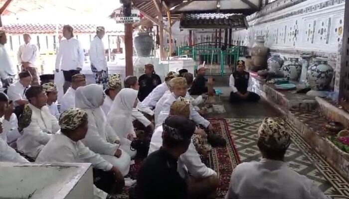 Akses Sempat Ditutup, Keluarga Keraton Kasepuhan Tetap Adakan Grebeg Syawal