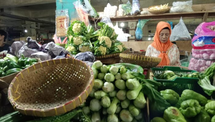 Harga Daging Ayam Potong dan Sayuran Hari Ini di Pasar Kanoman Cirebon