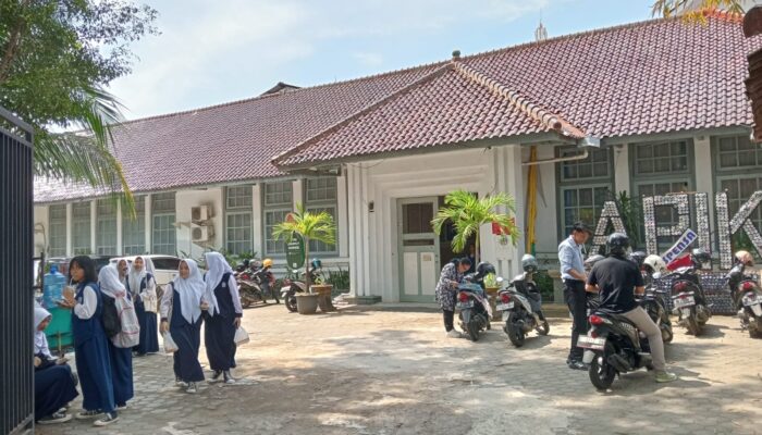 Berpakaian Adat Sudah Berlaku di SMPN 1 Kota Cirebon 