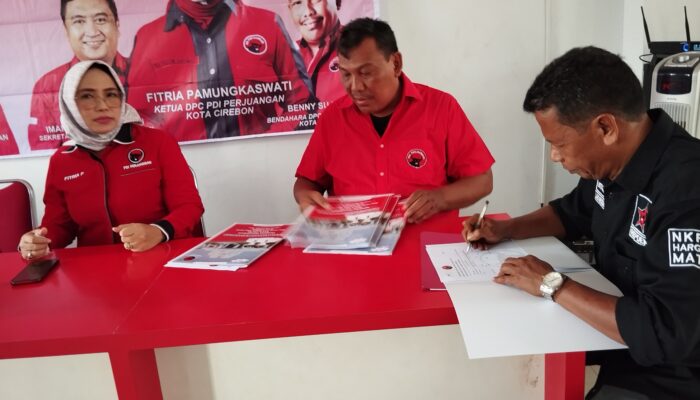 Di Kota Cirebon, Montir Mobil Percaya Diri Ambil Formulir Pendaftaran Bacawalkot