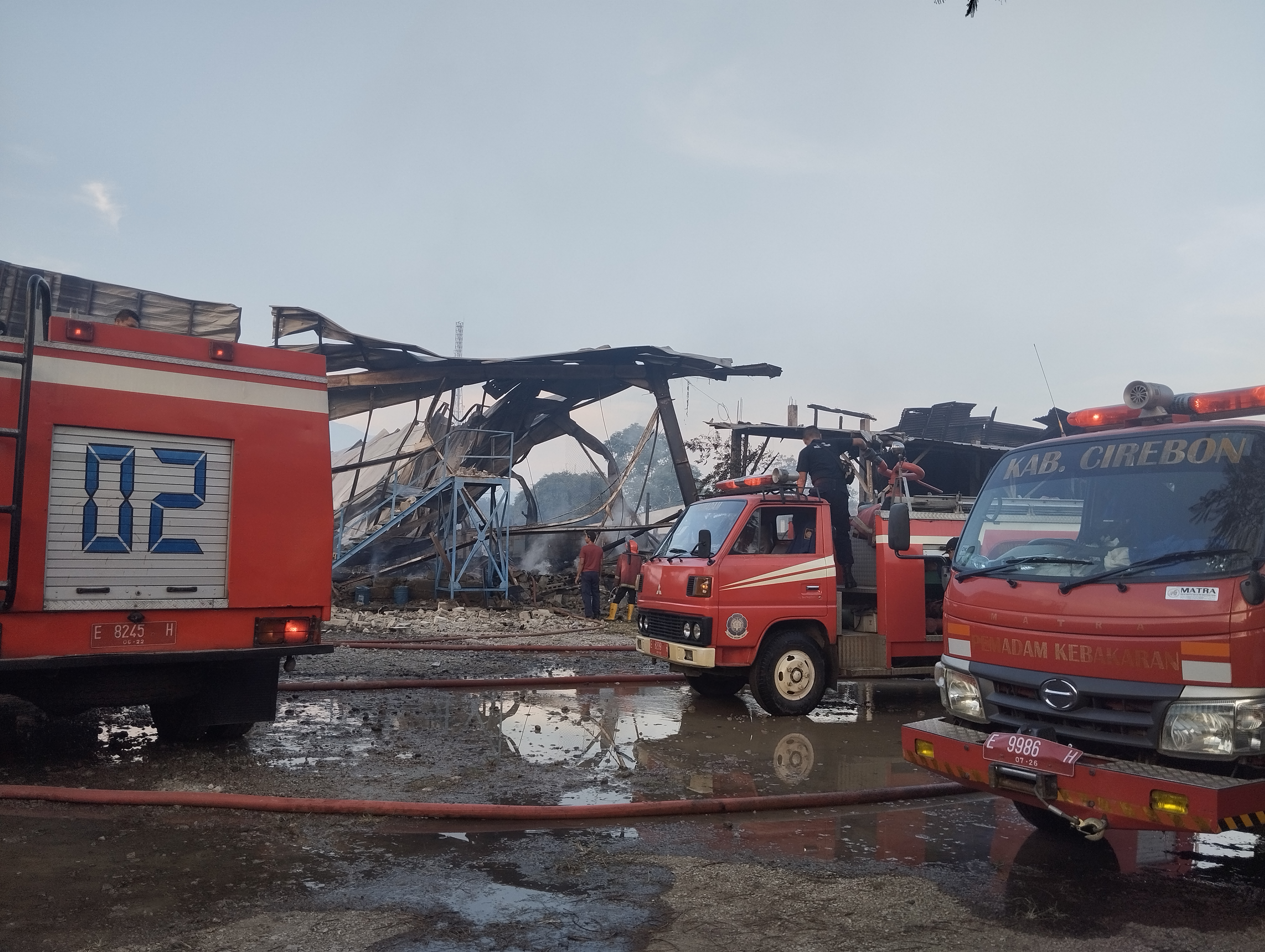Kebakaran Pabrik Rotan di Plumbon Cirebon, Barang Siap Ekspor Senilai Rp 2,7 miliar Ludes