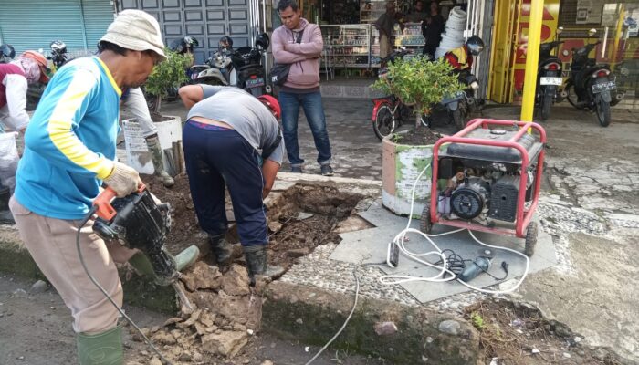 Lakukan Perbaikan, DPUTR Ajak Masyarakat Tak Buang Sampah Ke Drainase