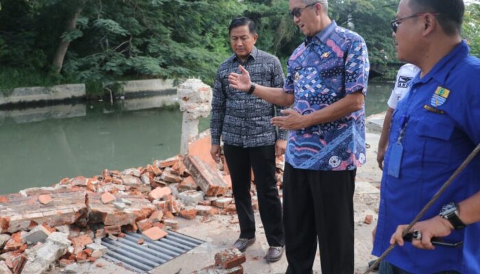 Pj Wali Kota Cirebon : Pagar Pedestrian di Muara Sukalila Roboh karena Kontur Tanah 