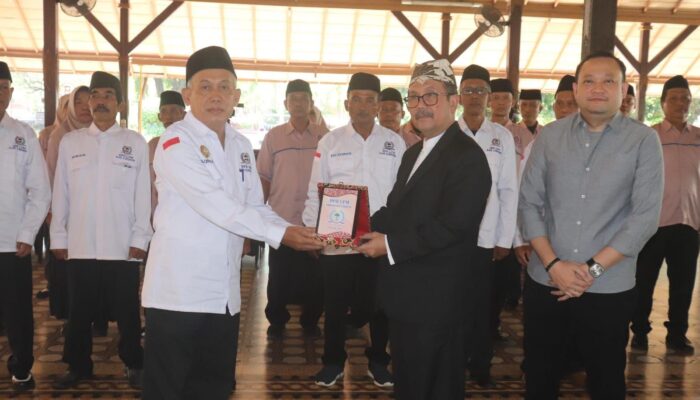 Bupati Cirebon Lantik Pengurus DPD LPM Kabupaten Cirebon 